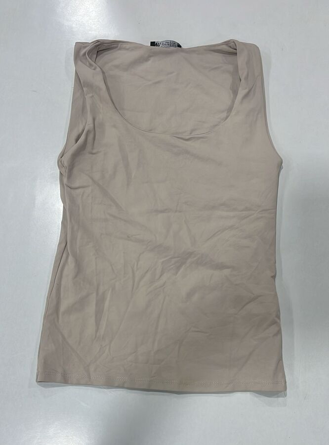Sleeveless Solid Scoop-Neck Top - Image 4